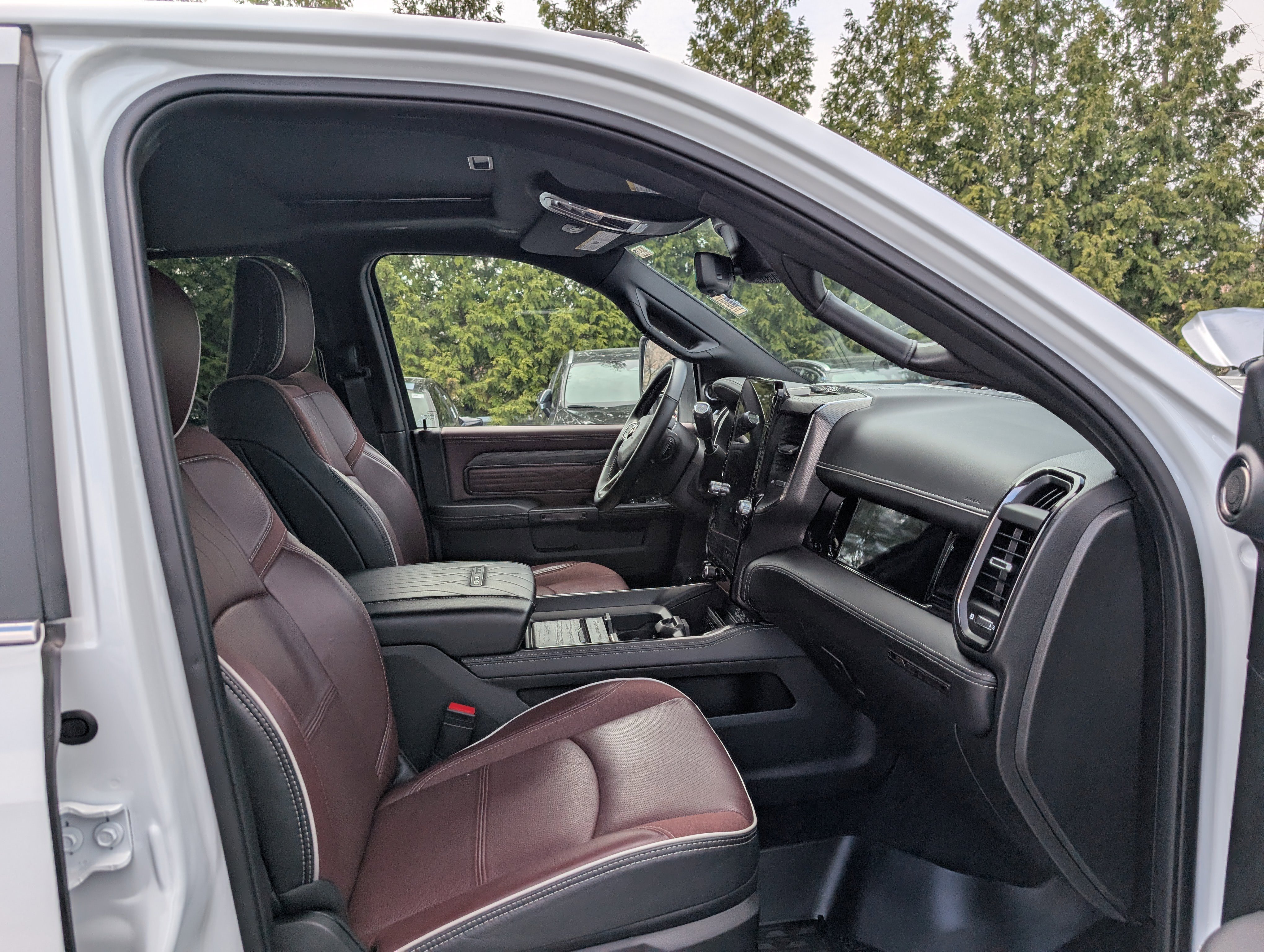 Used 2025 RAM 3500 Limited image 12