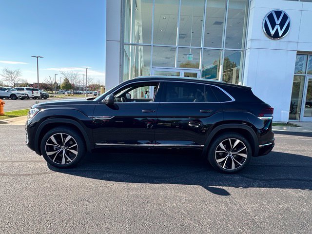 Certified 2024 Volkswagen Atlas Cross Sport SEL Premium R-Line AWD/4WD image 6