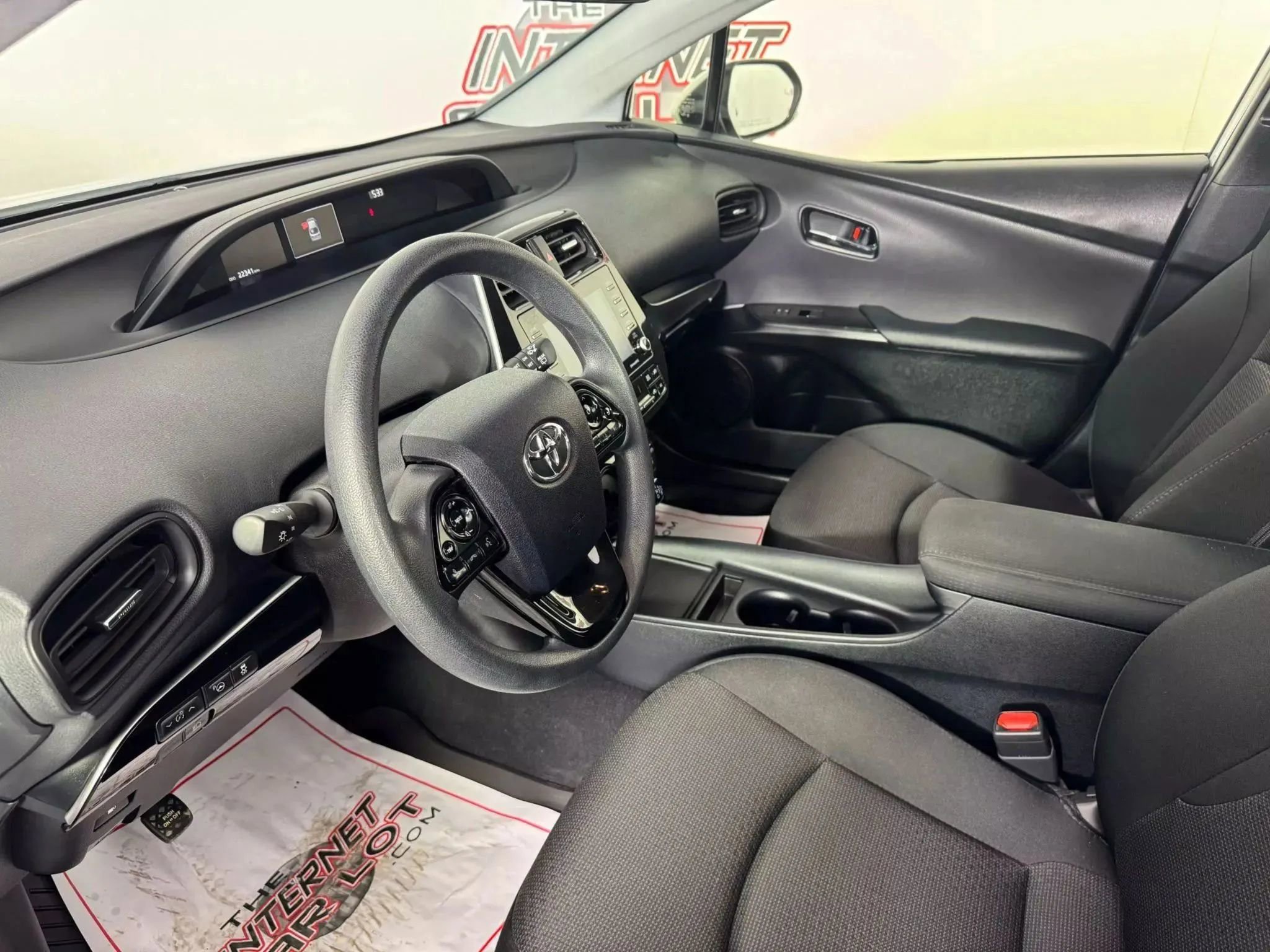 Used 2022 Toyota Prius LE FWD image 11