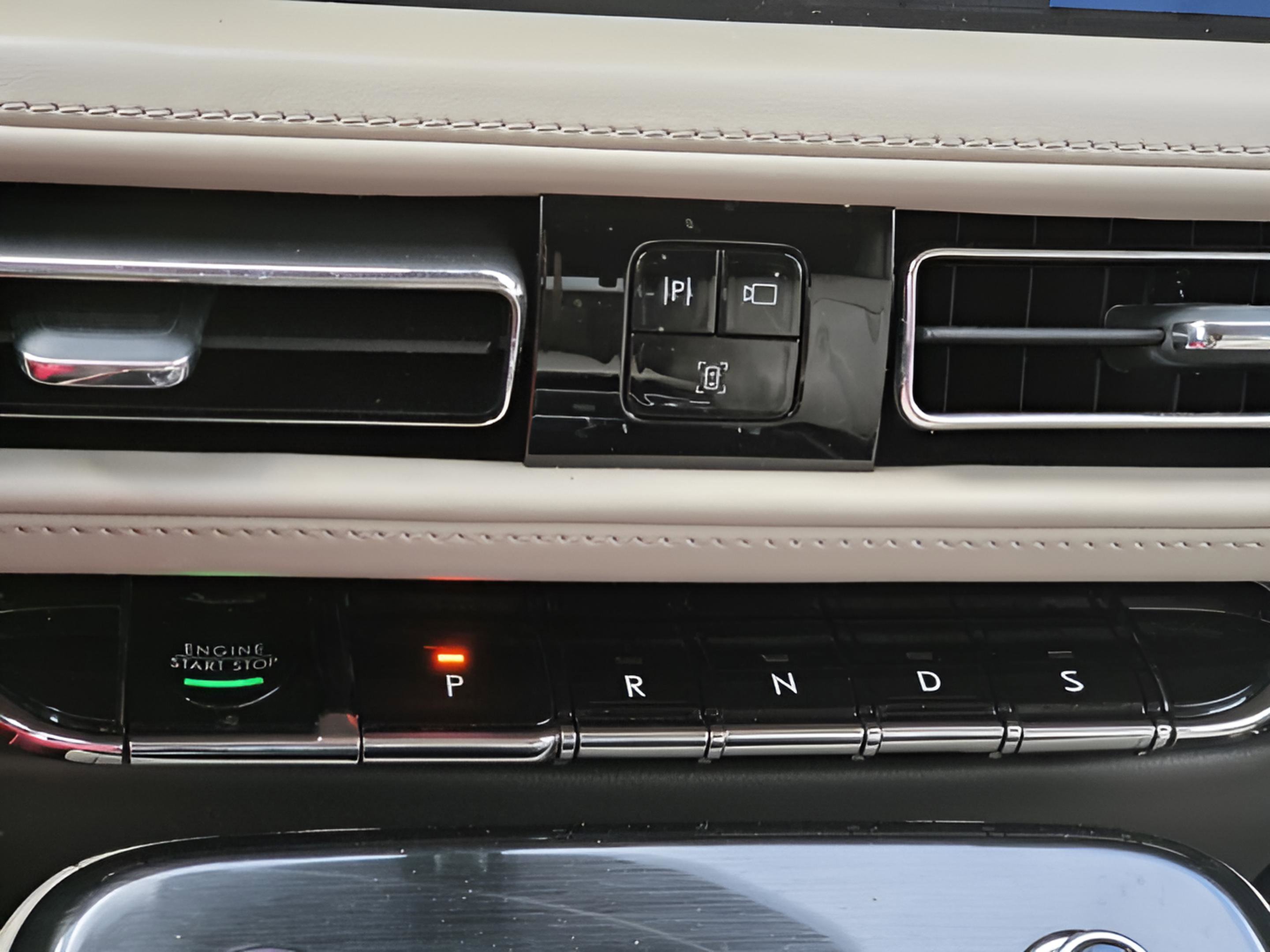 Used 2023 Lincoln Nautilus FWD w/ Premium Package image 22