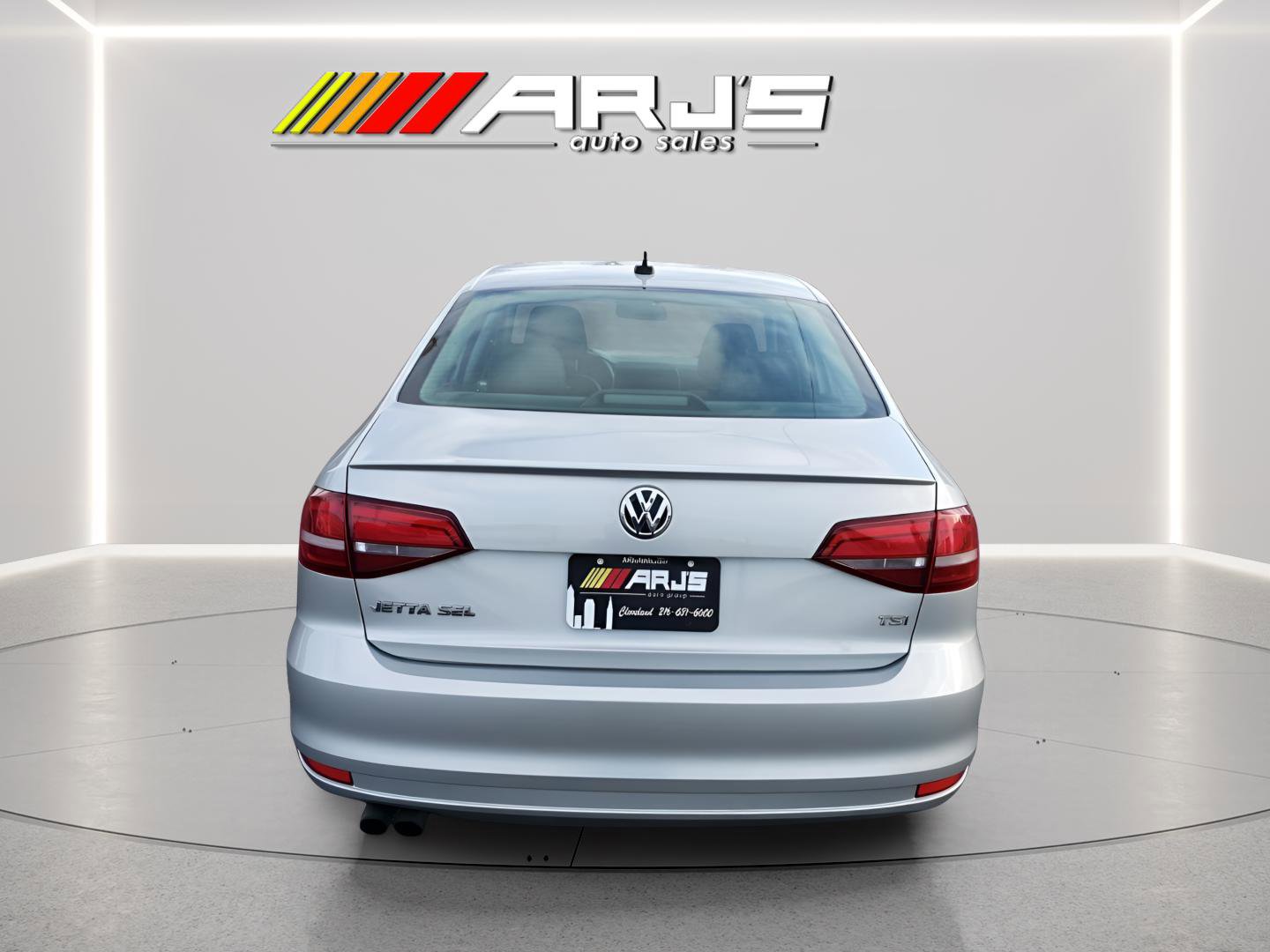 Used 2016 Volkswagen Jetta SEL w/ Lighting Package FWD image 3
