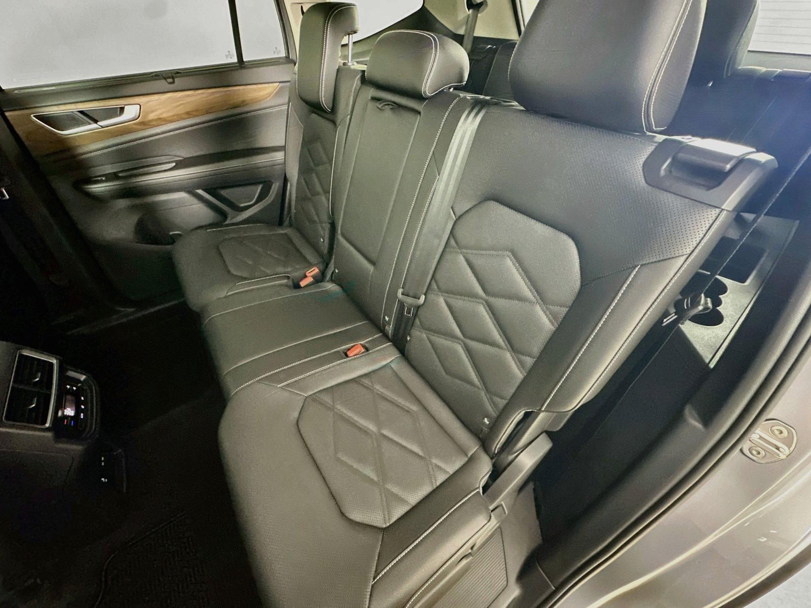 Used 2025 Volkswagen Atlas SE AWD/4WD image 36