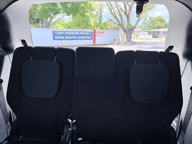 Used 2018 Dodge Grand Caravan SE FWD image 12