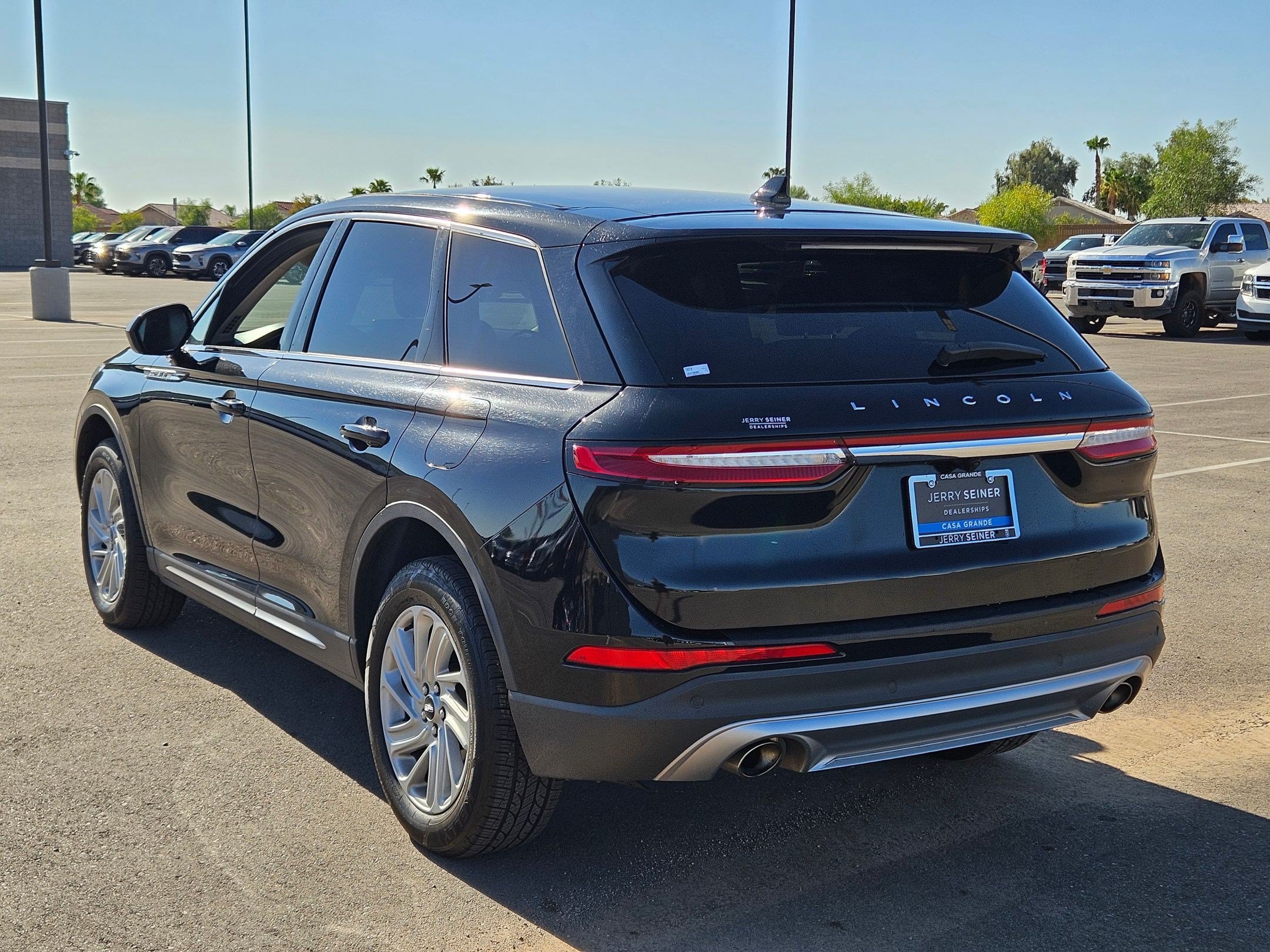 Used 2023 Lincoln Corsair AWD image 3