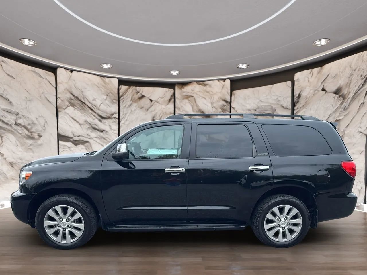 Used 2014 Toyota Sequoia Limited image 8