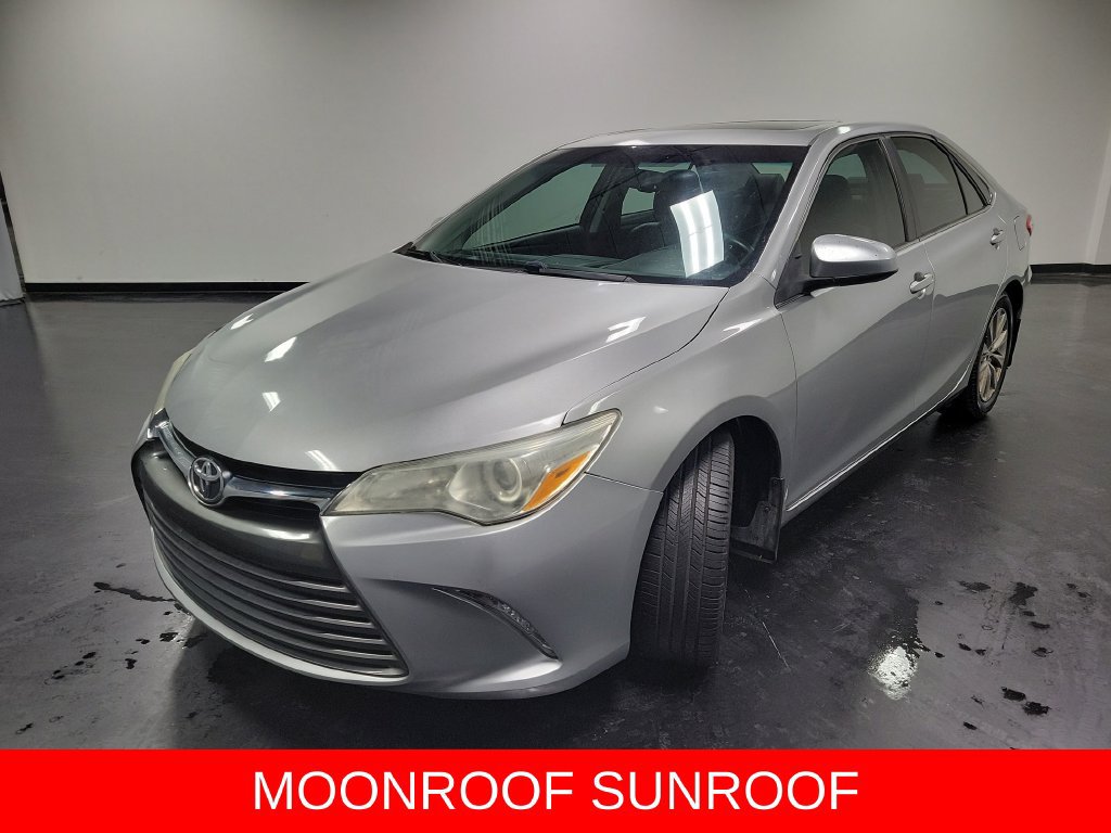 Used 2015 Toyota Camry XLE w/ Moonroof Package FWD image 4