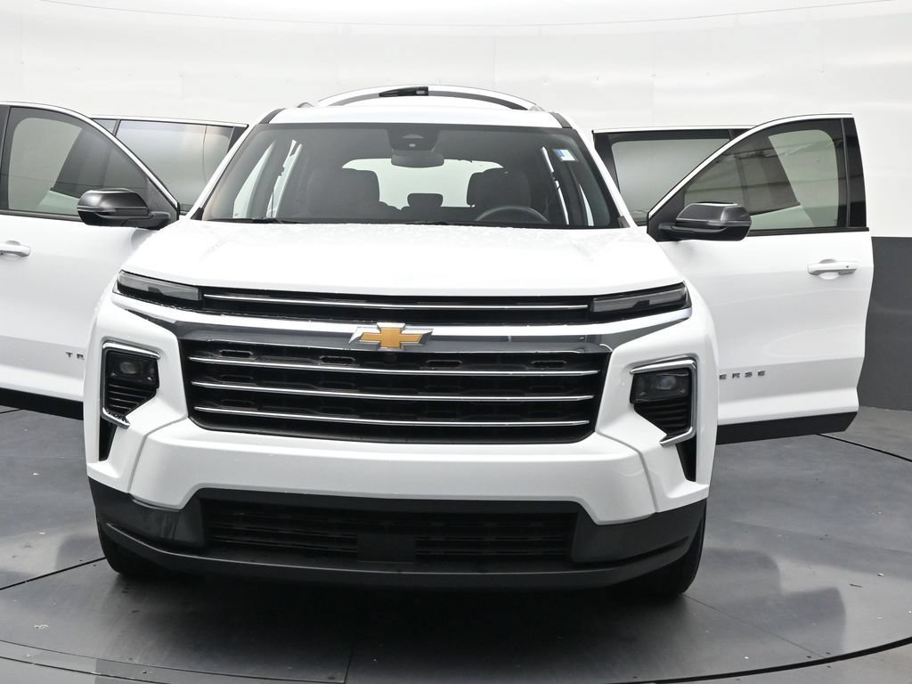 Used 2025 Chevrolet Traverse LT FWD image 33