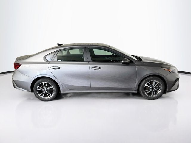 Certified 2023 Kia Forte LXS w/ LXS Technology Package FWD image 4