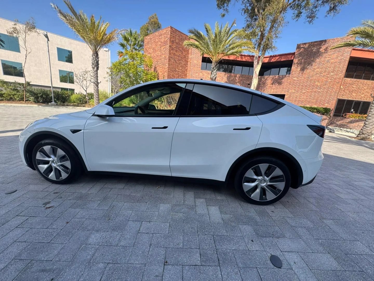 Used 2022 Tesla Model Y Long Range AWD/4WD image 5