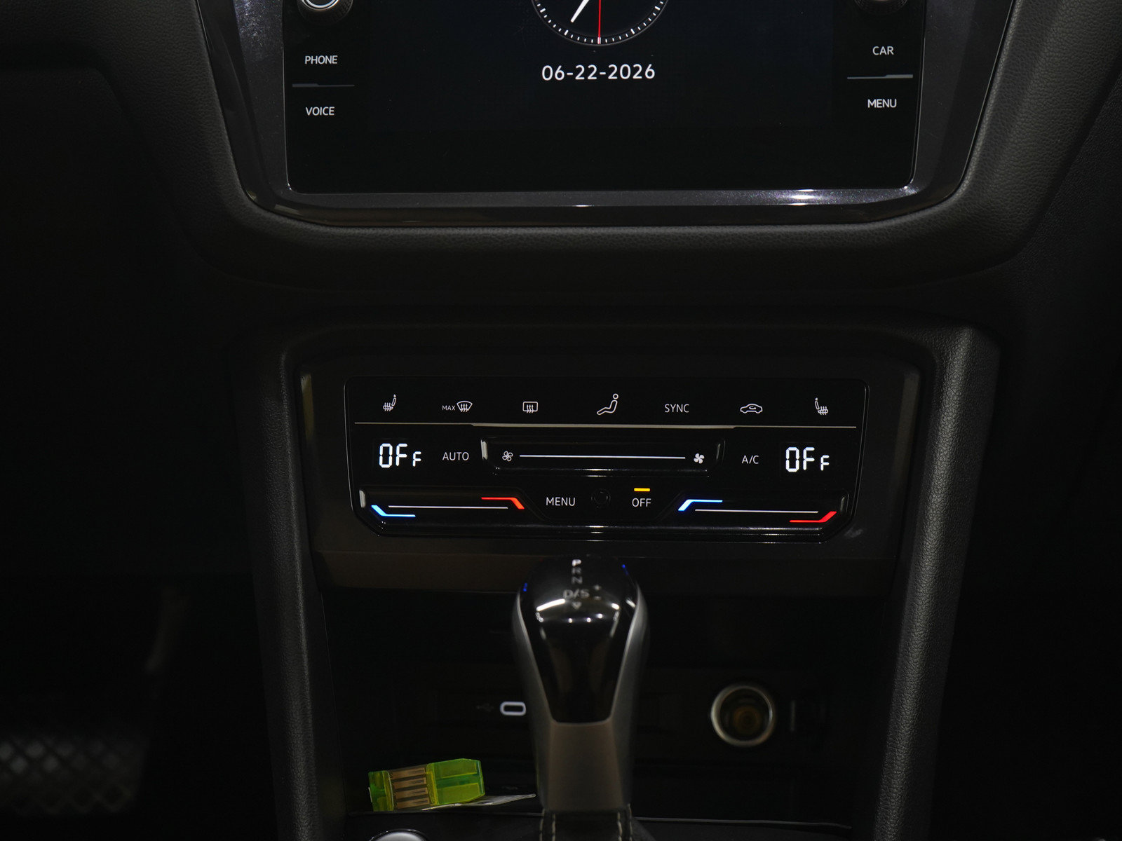 Used 2024 Volkswagen Tiguan SE AWD/4WD image 16