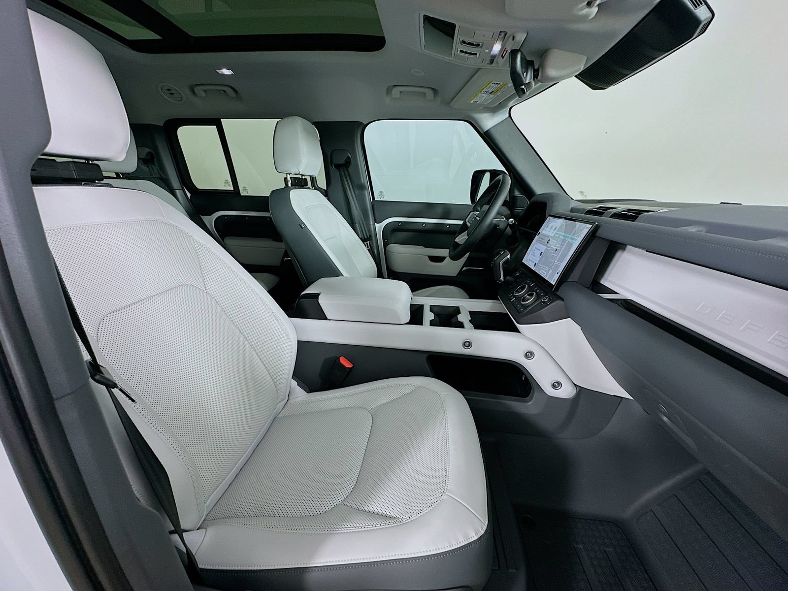 New 2026 Land Rover Defender 130 X-Dynamic SE AWD/4WD image 45