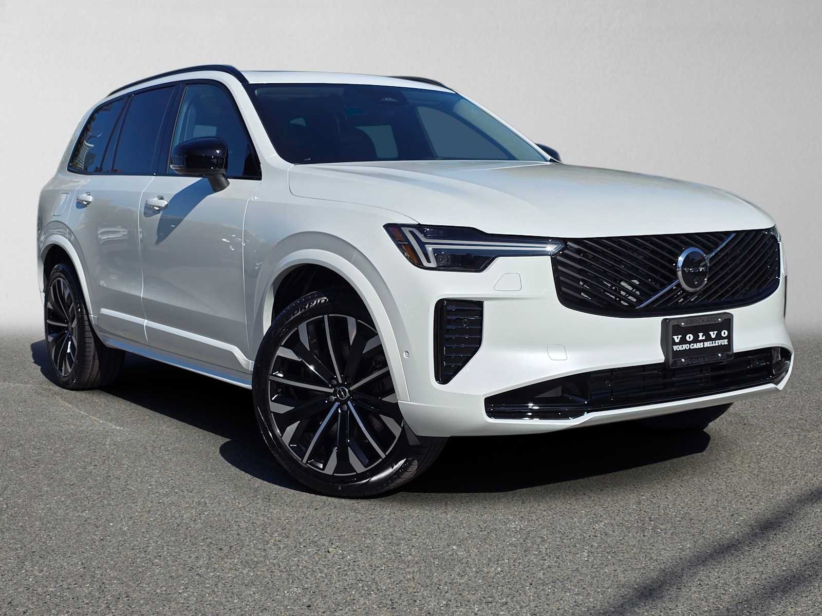 New 2026 Volvo XC90 T8 Ultra w/ Lounge Package