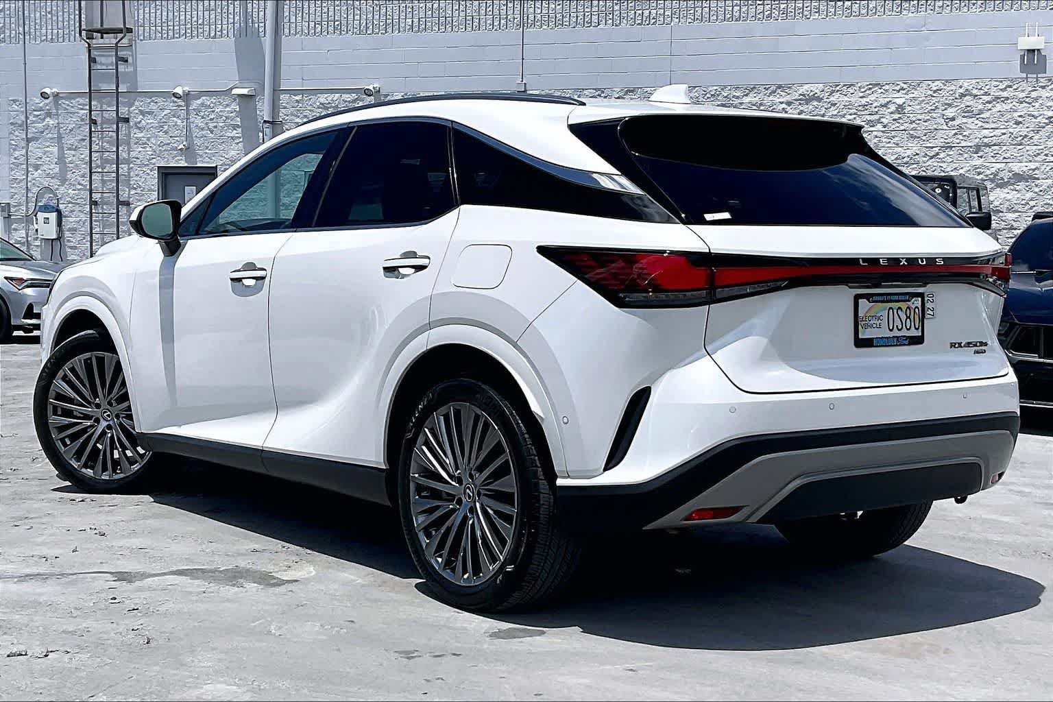 Used 2024 Lexus RX 450h AWD w/ Luxury Package image 4