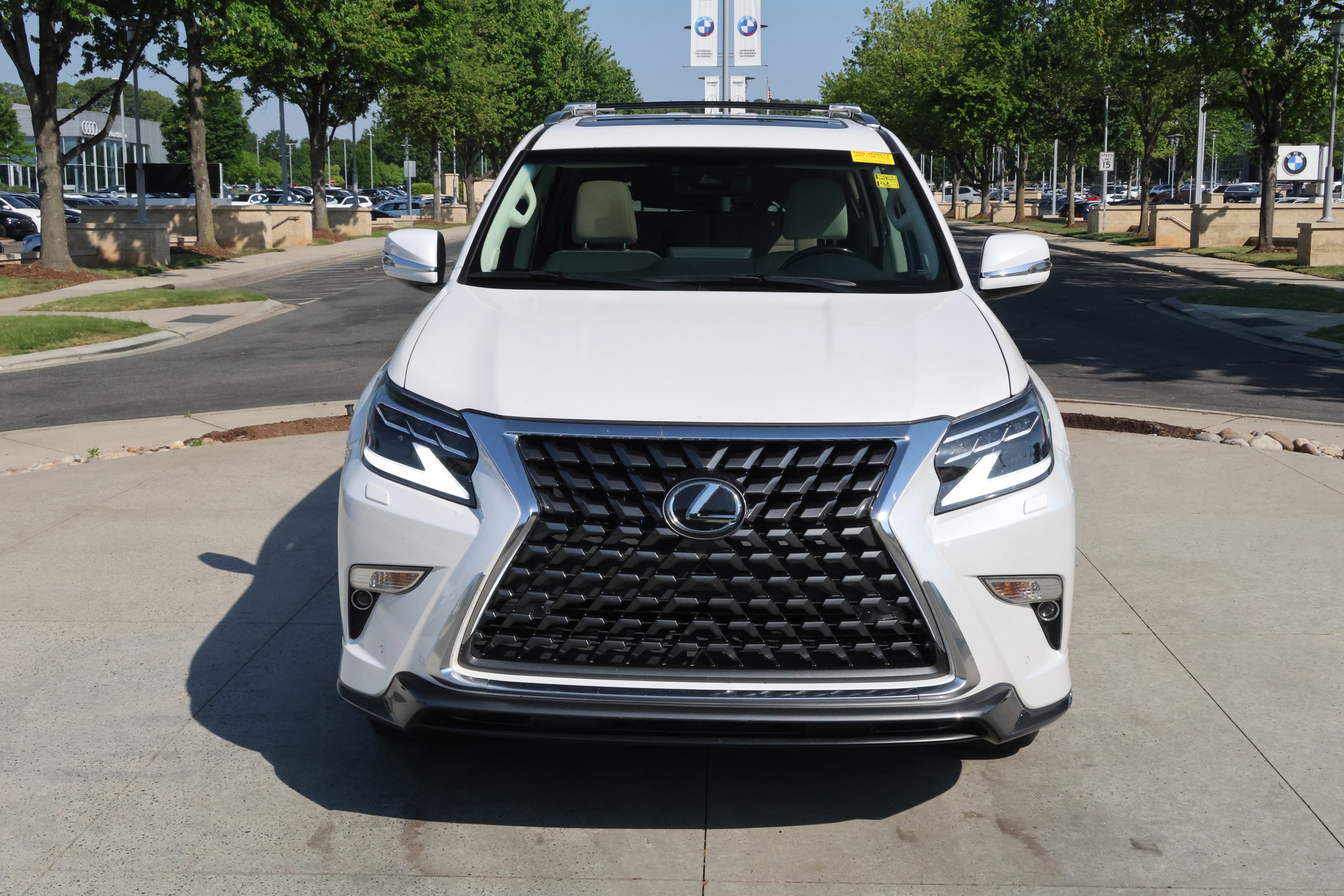 Used 2023 Lexus GX 460 Premium w/ Accessory Package AWD/4WD image 3