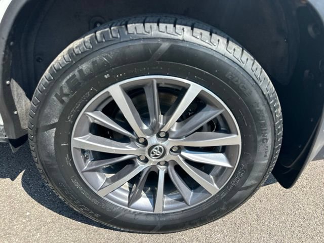 Used 2019 Toyota Highlander XLE AWD/4WD image 34