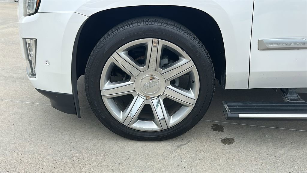 Used 2018 Cadillac Escalade Premium Luxury image 7