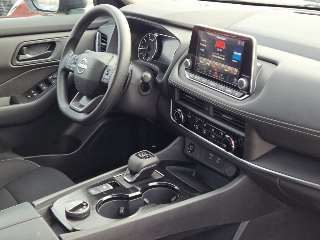 Used 2025 Nissan Rogue S image 8