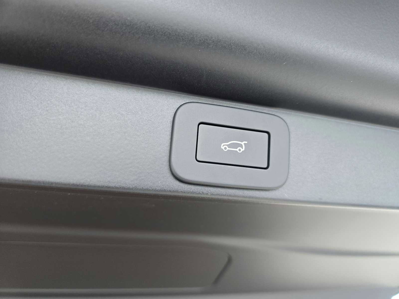 New 2025 Land Rover Range Rover Long Wheelbase SE image 21