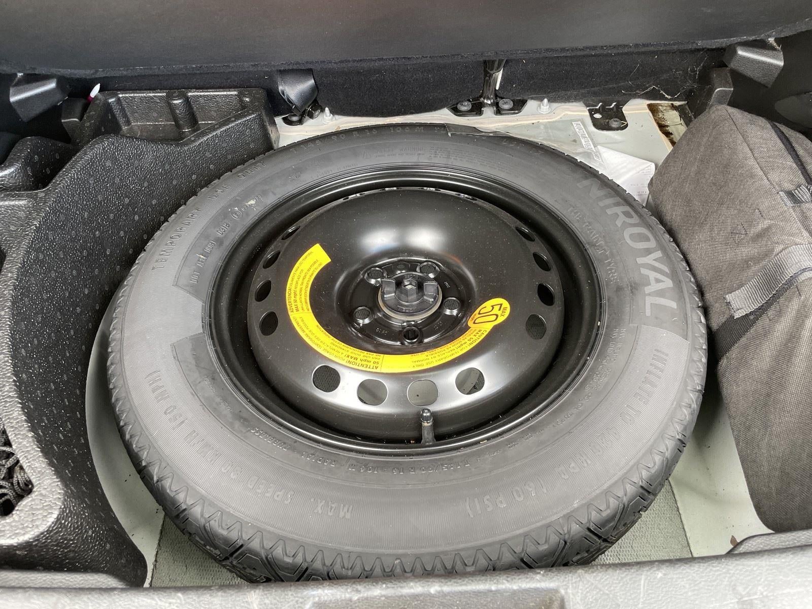 Used 2018 Jeep Renegade Limited w/ UConnect 8.4 Nav Group FWD image 43