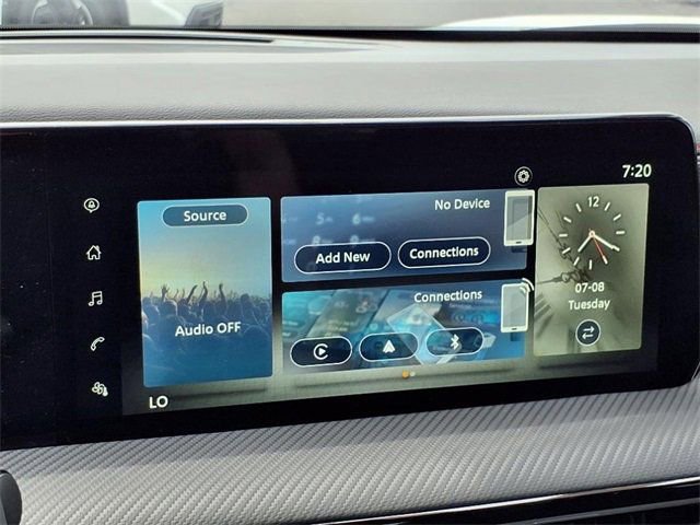 New 2025 Nissan Kicks SR image 13