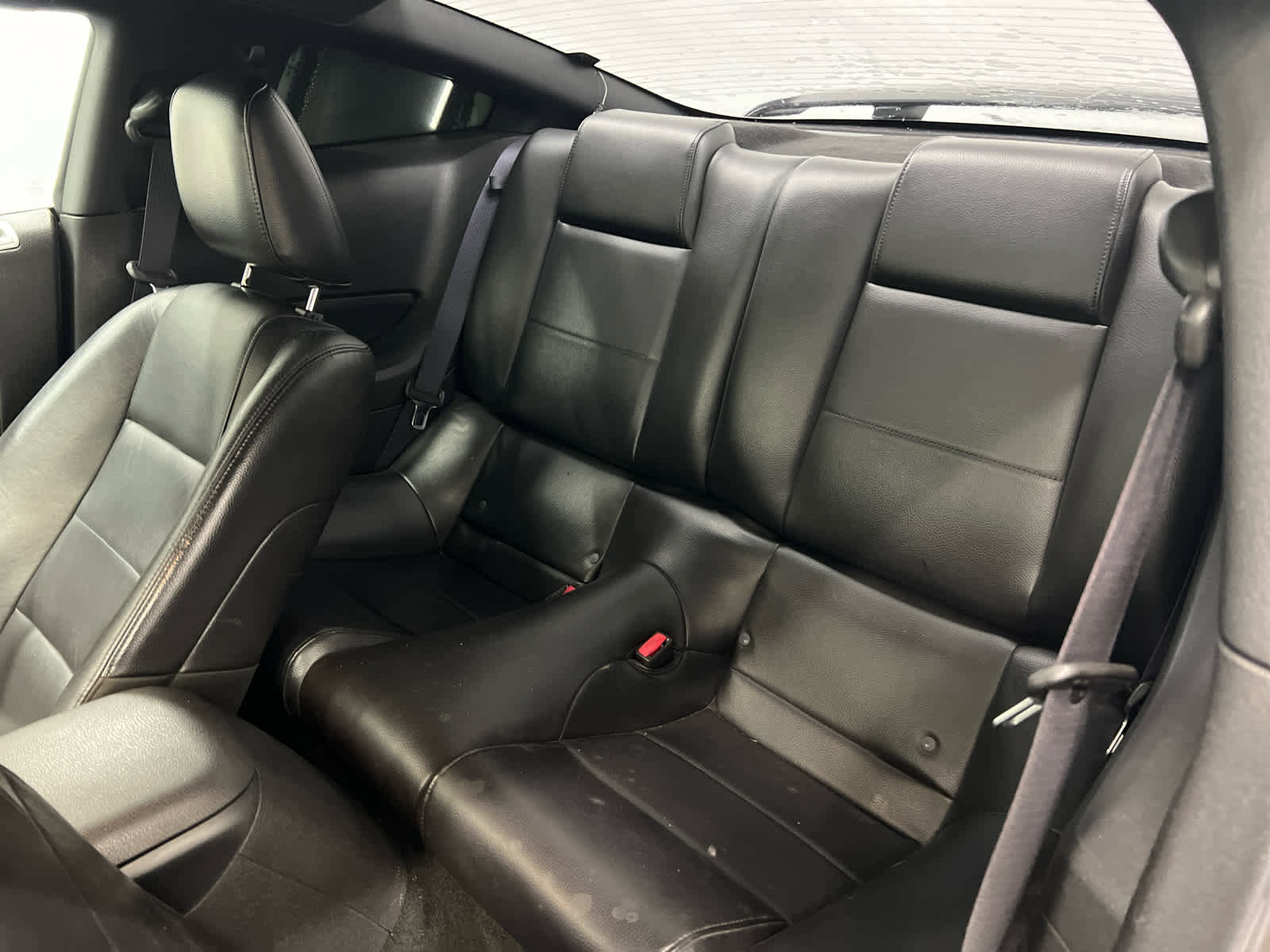 Used 2005 Ford Mustang Deluxe image 25