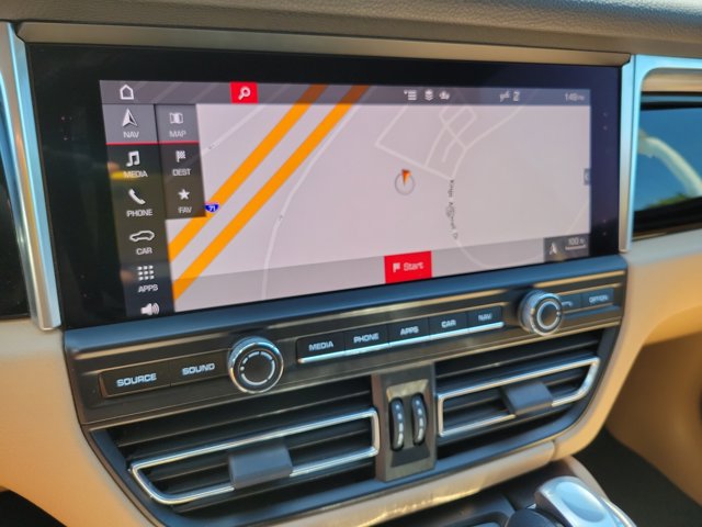 Certified 2020 Porsche Macan AWD/4WD image 32