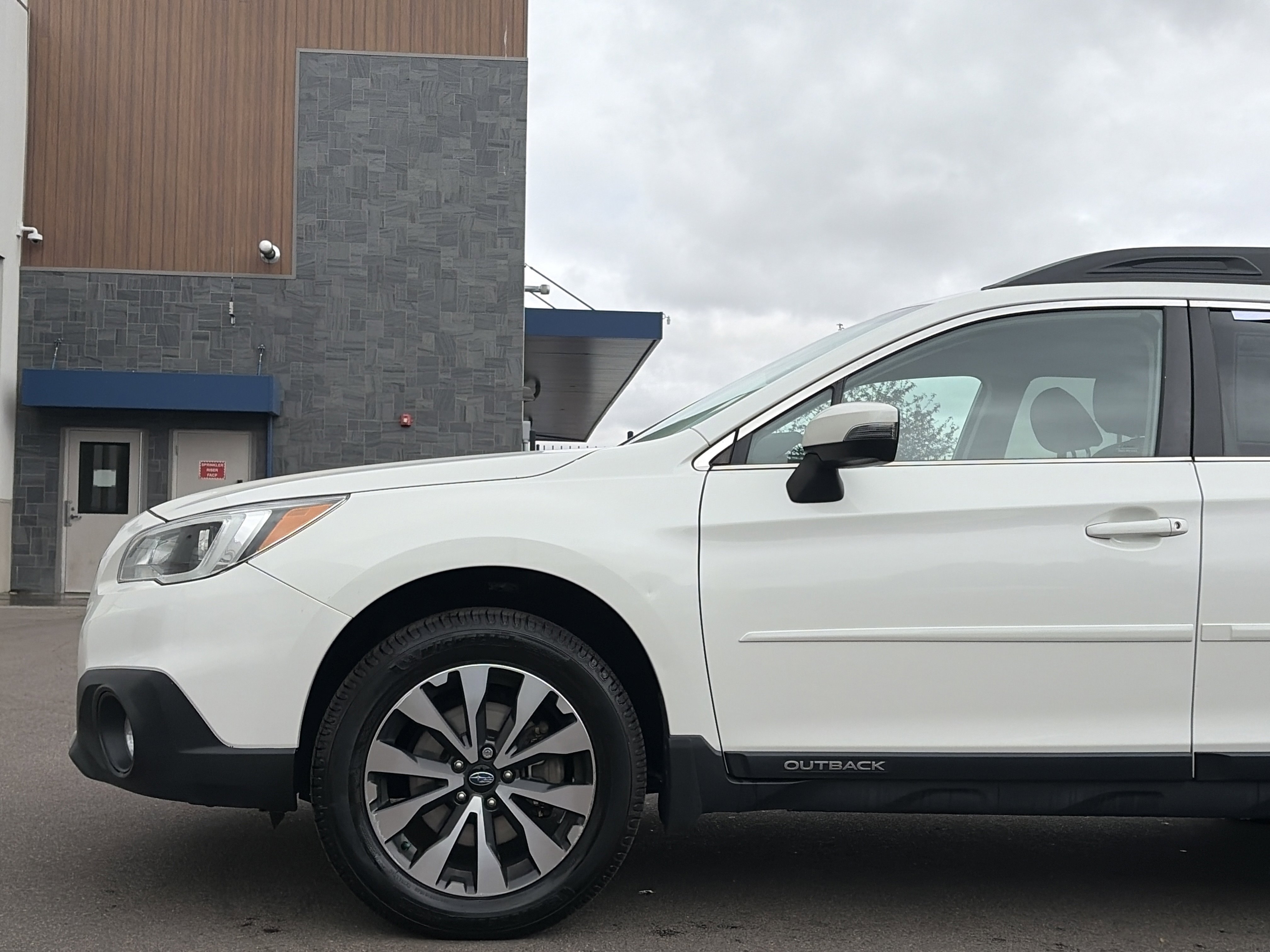 Used 2017 Subaru Outback 2.5i Limited AWD/4WD image 10