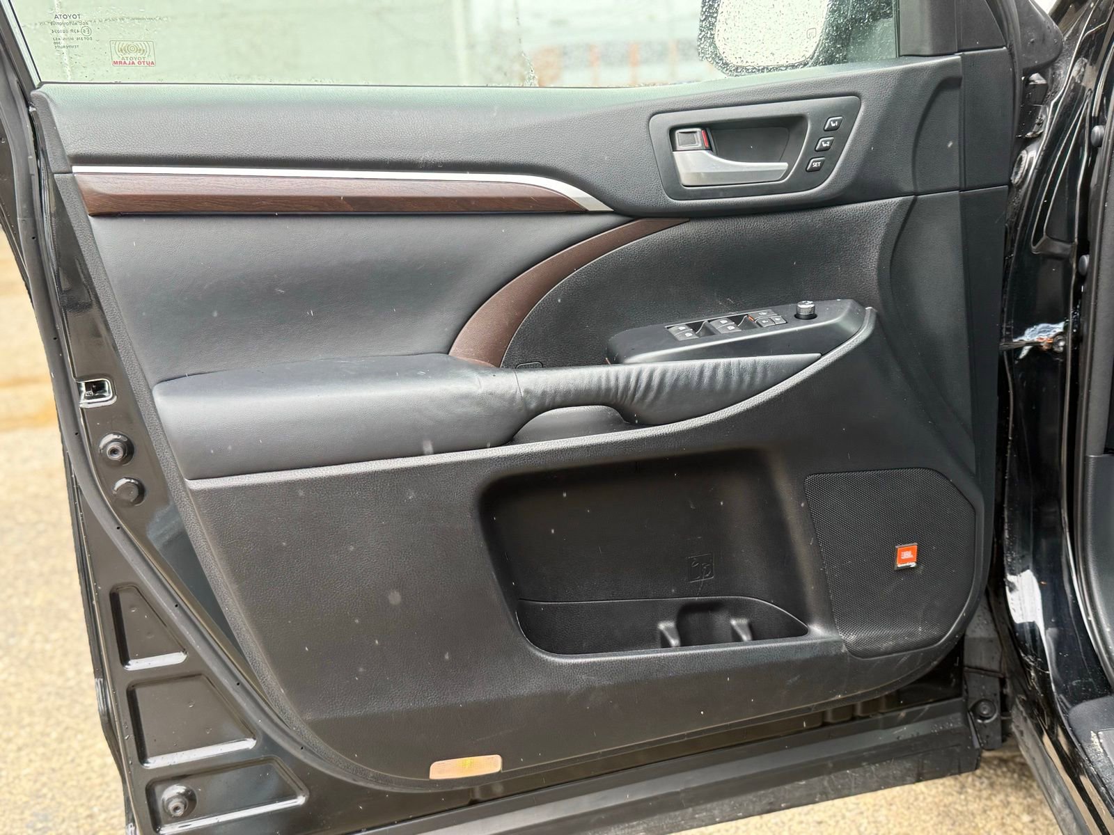 Used 2015 Toyota Highlander Limited image 10