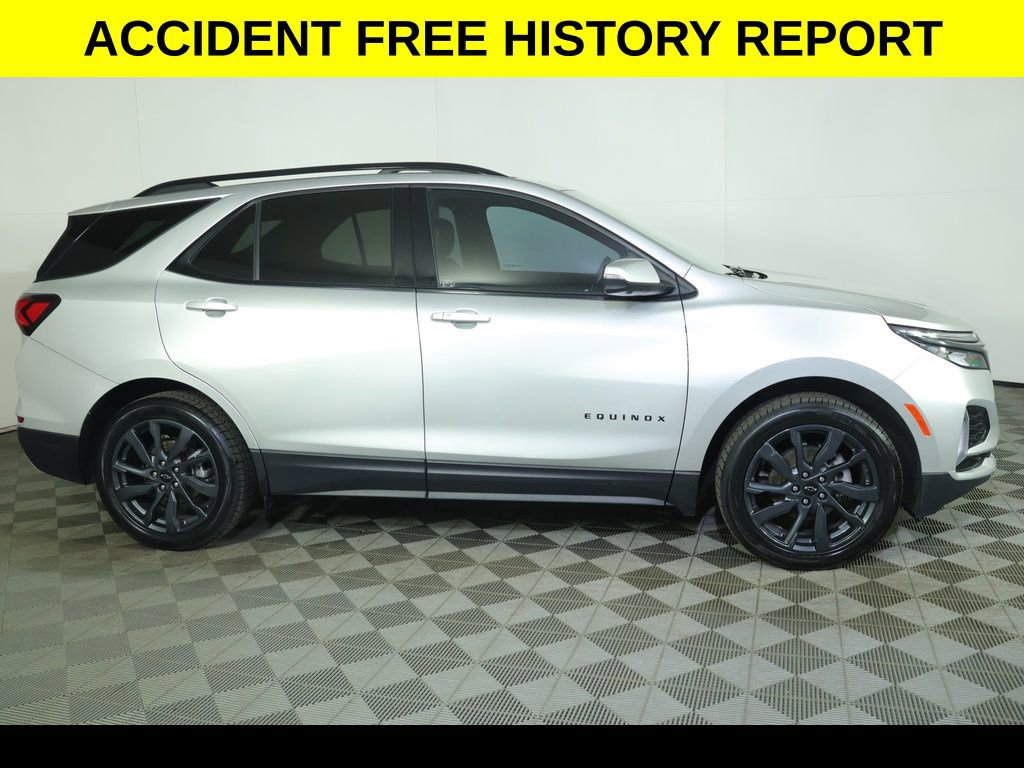 Used 2022 Chevrolet Equinox RS w/ Infotainment Package image 2