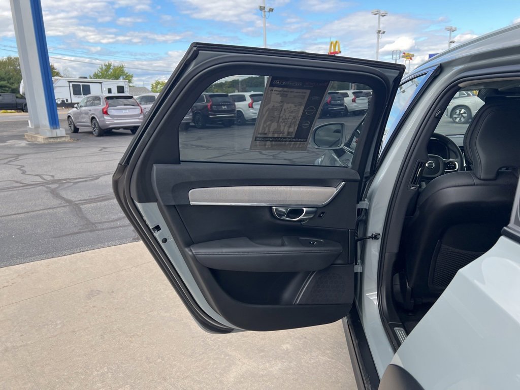 Certified 2025 Volvo V90 B6 Cross Country Plus image 28