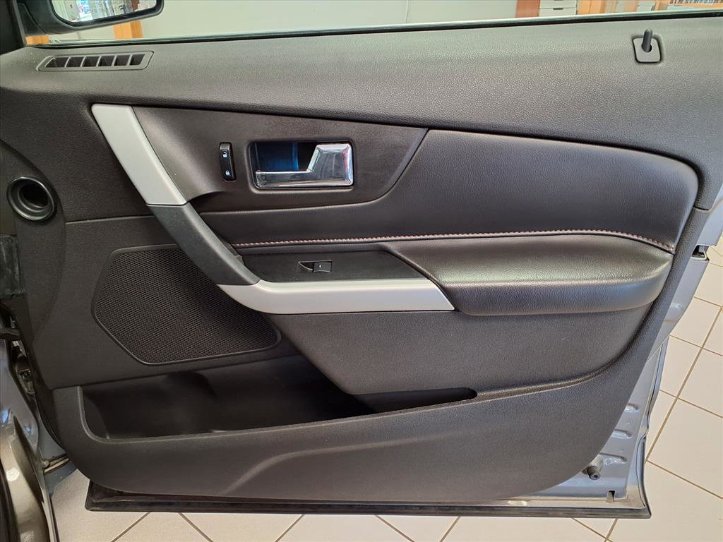 Used 2014 Ford Edge Limited w/ Equipment Group 301A image 11