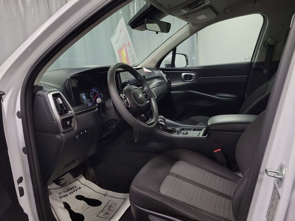 Used 2021 Kia Sorento LX image 12