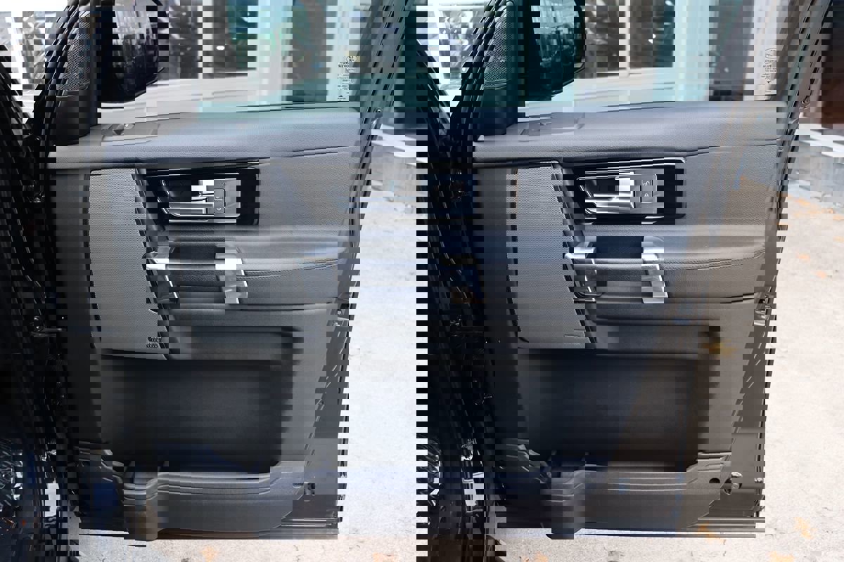 Used 2016 Land Rover LR4 HSE image 45