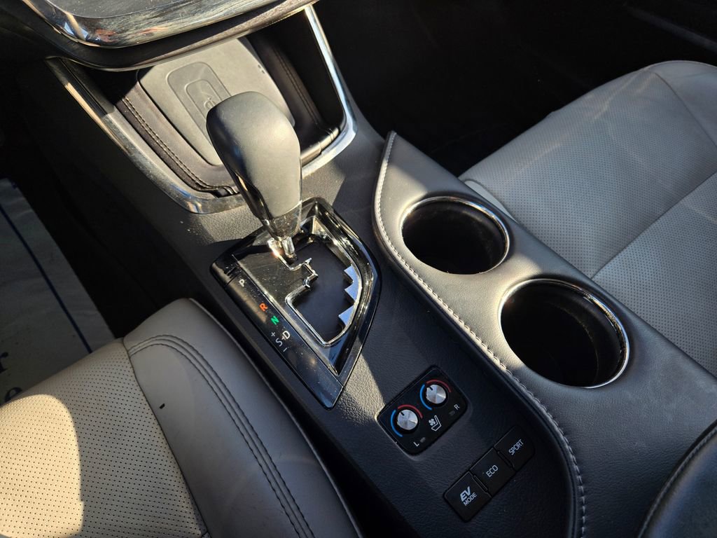 Used 2016 Toyota Avalon Limited image 22