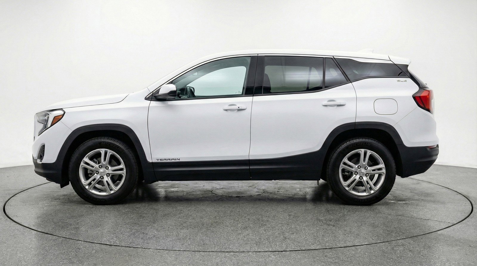 Used 2024 GMC Terrain SLE image 5