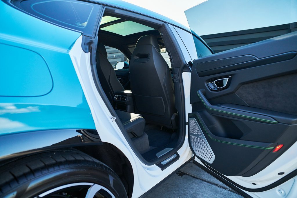 Used 2021 Lamborghini Urus image 24