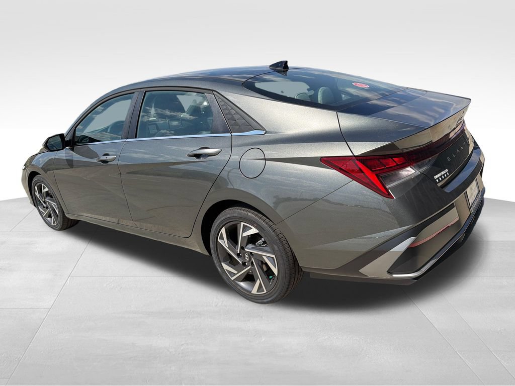 New 2026 Hyundai Elantra Limited FWD image 4