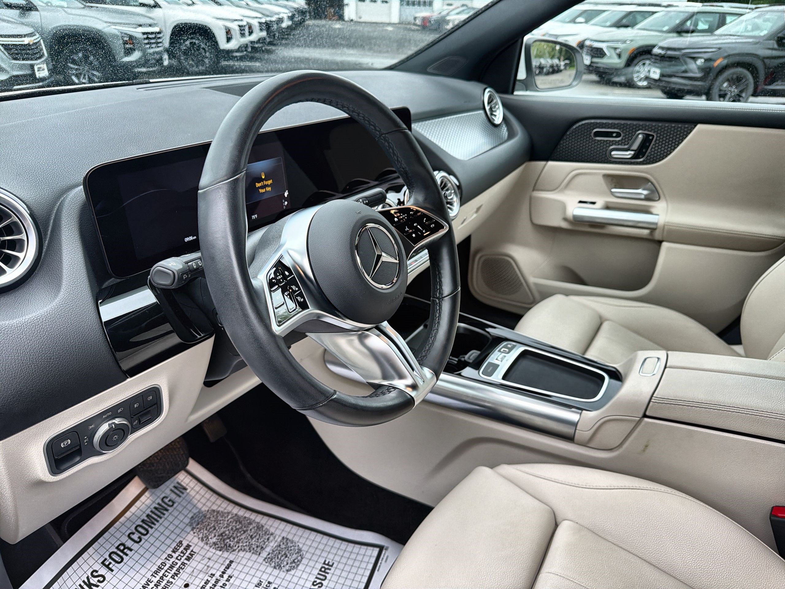 Used 2025 Mercedes-Benz GLA 250 4MATIC w/ Winter Package image 11