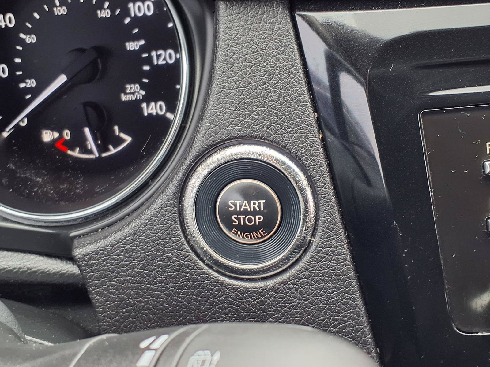Used 2014 Nissan Rogue SV FWD image 11