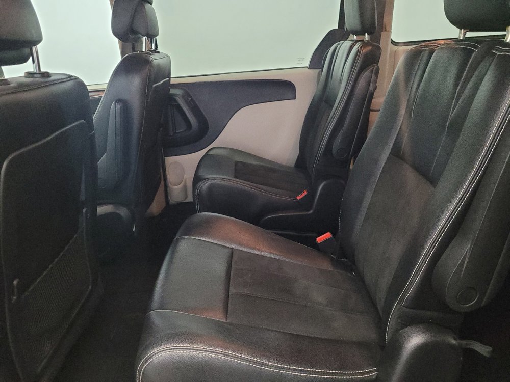 Used 2019 Dodge Grand Caravan SXT FWD image 18