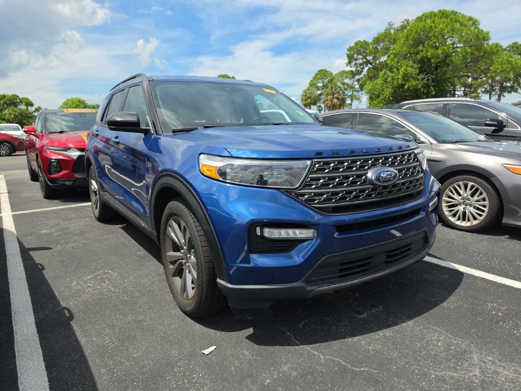 Used 2023 Ford Explorer XLT w/ Equipment Group 202A RWD image 3