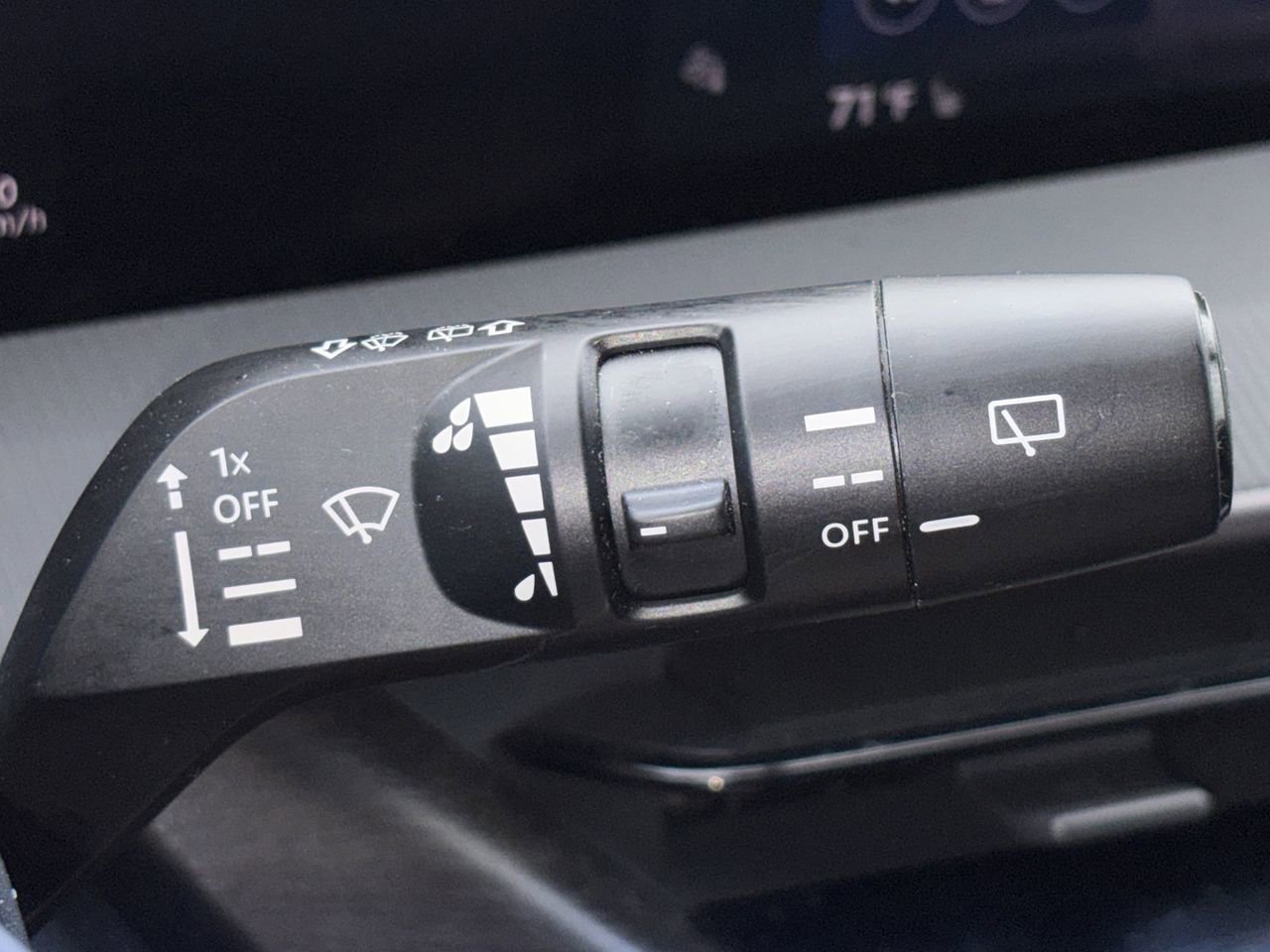 Certified 2025 Nissan Murano SV FWD image 25