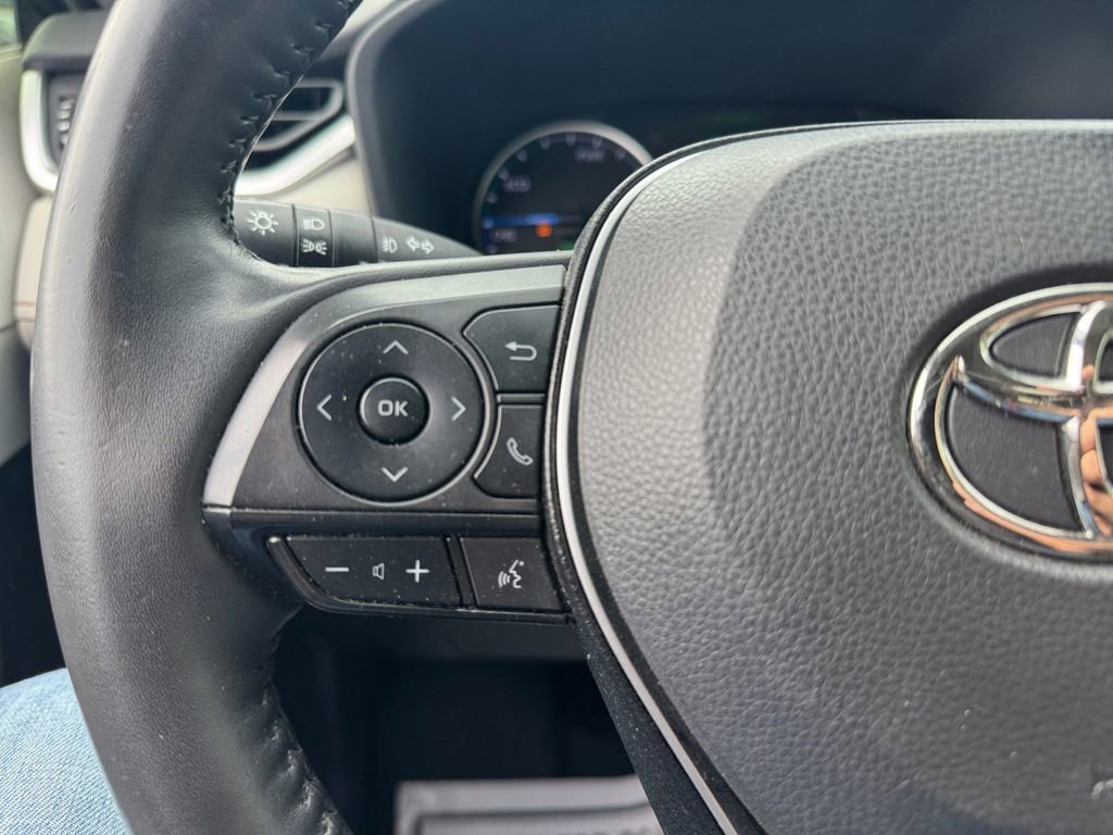 Used 2022 Toyota RAV4 XLE Premium image 34