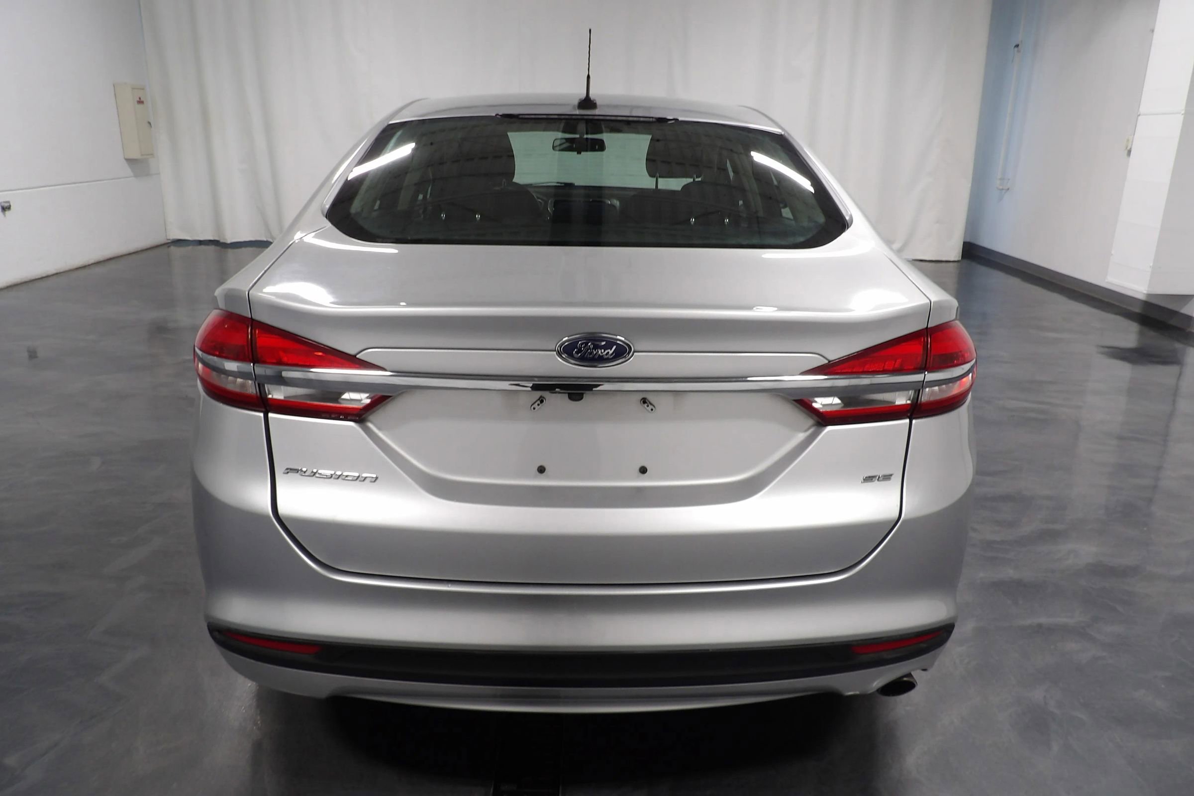 Used 2018 Ford Fusion SE FWD image 5