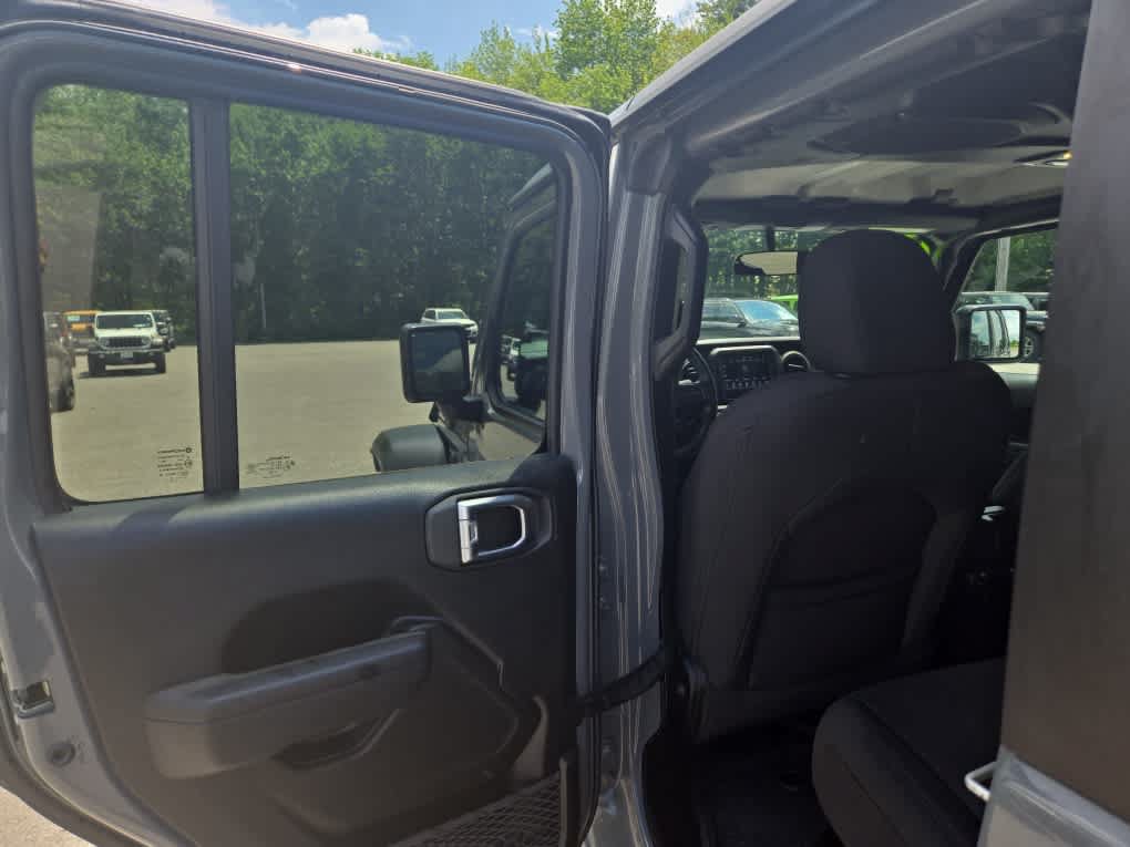 Used 2023 Jeep Wrangler Unlimited w/ Cold Weather Group AWD/4WD image 30