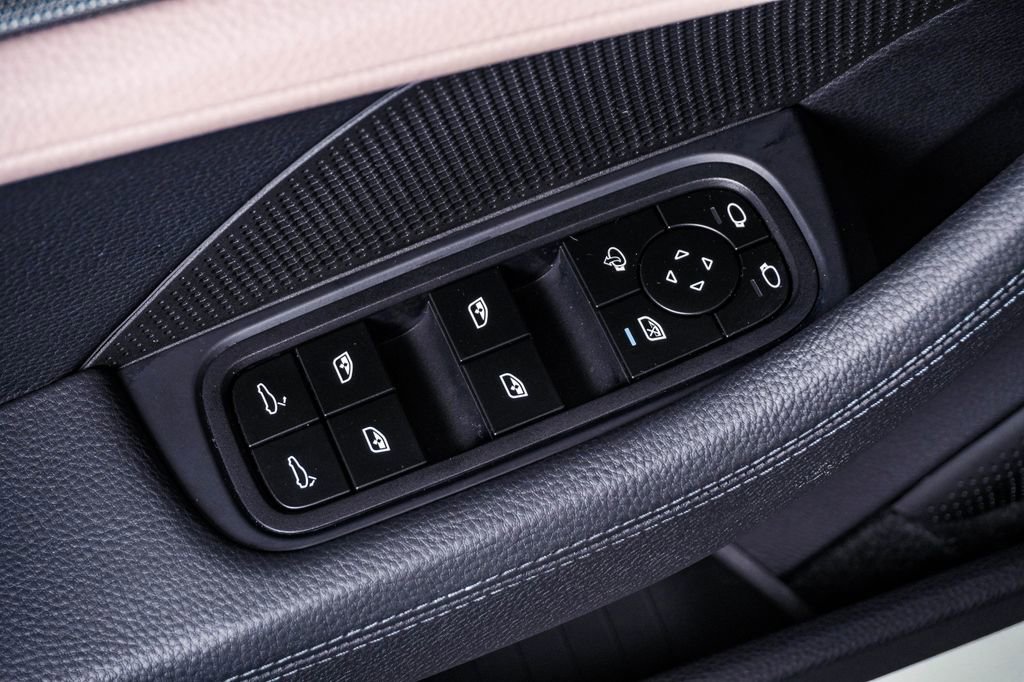 Certified 2025 Porsche Panamera 4 AWD/4WD image 26