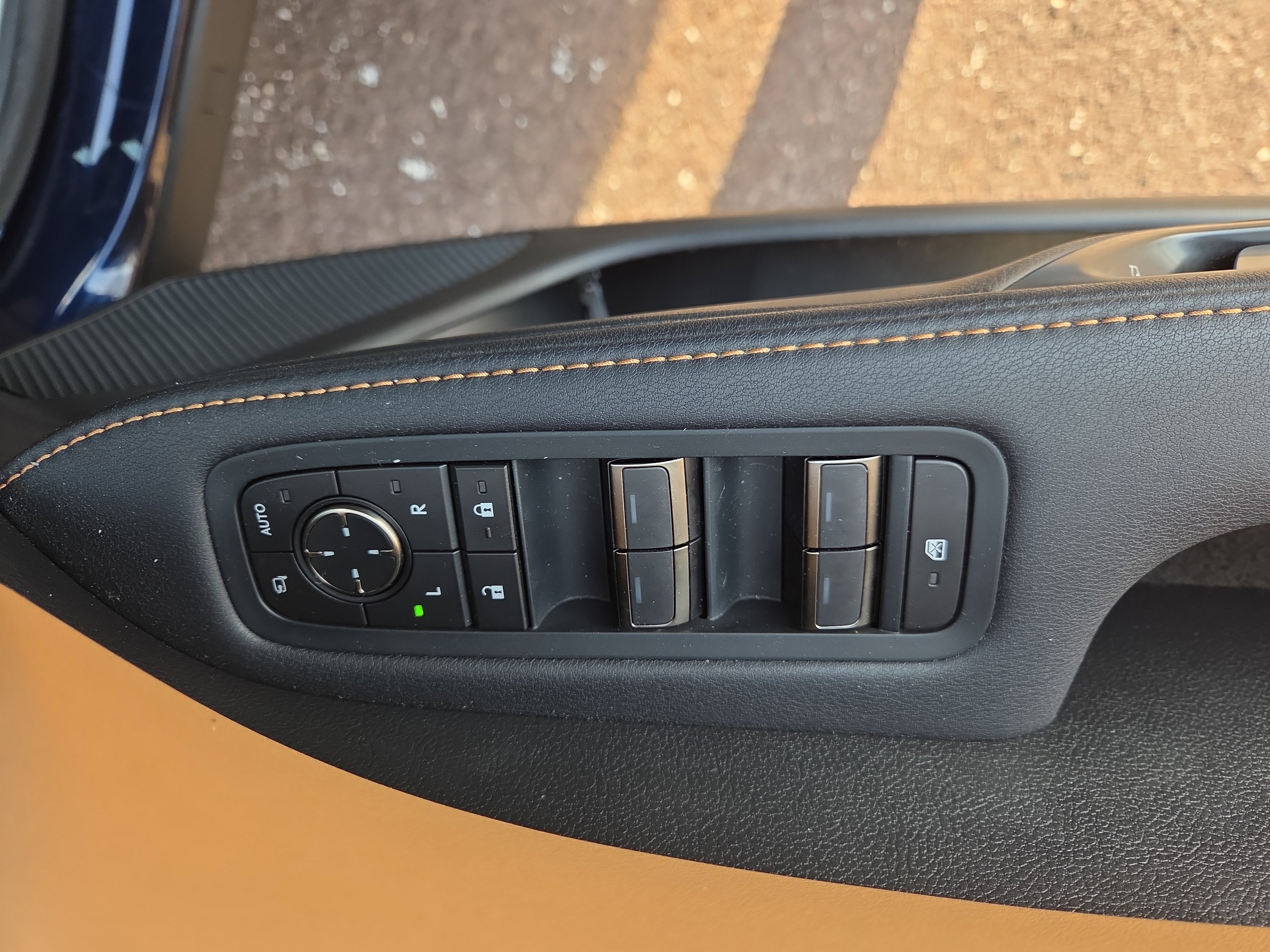 Used 2024 Lexus RX 350 Premium w/ Accessory Package (Z1) image 35