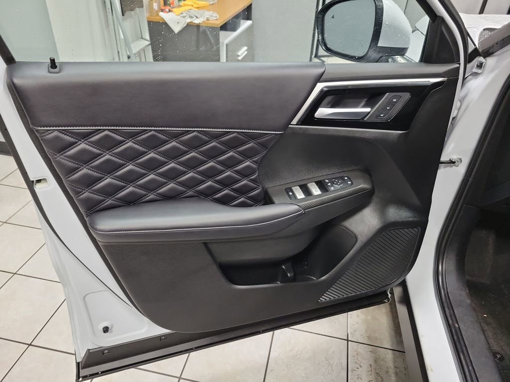 Used 2024 Mitsubishi Outlander SEL image 50