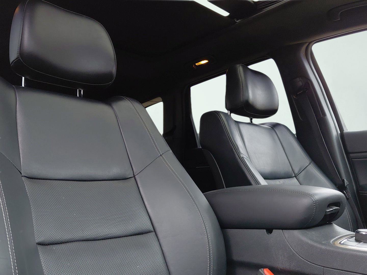 Used 2015 Jeep Grand Cherokee Limited w/ Luxury Group II image 11