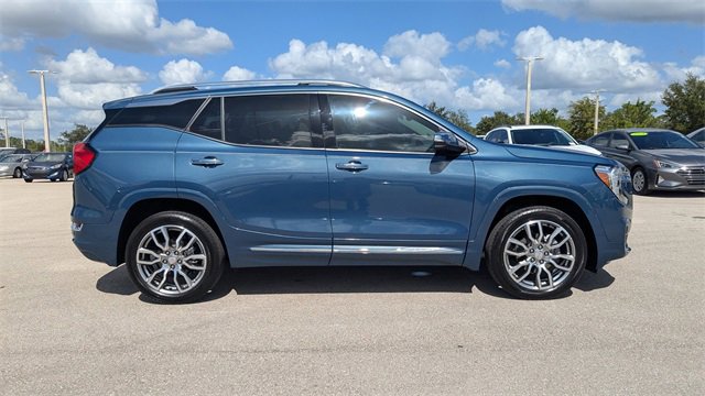 Used 2024 GMC Terrain Denali image 4